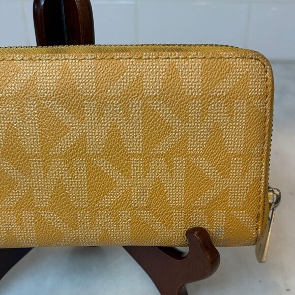 Michael Wallet Kors Yellow Signature Logo Saffiano Leather Full Zip Continental - Picture 6 of 16